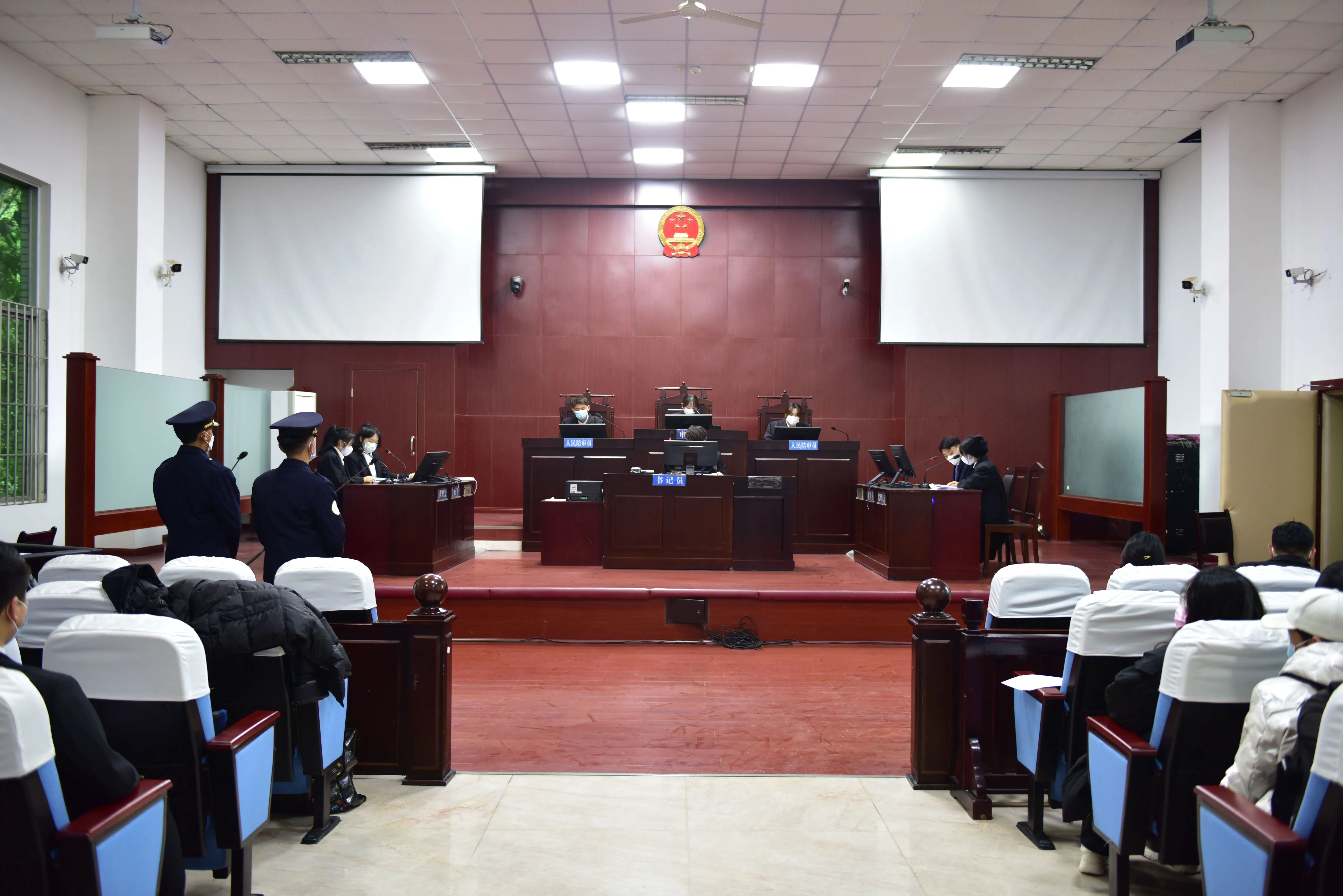 罗江法院组织在校师生开展模拟法庭活动