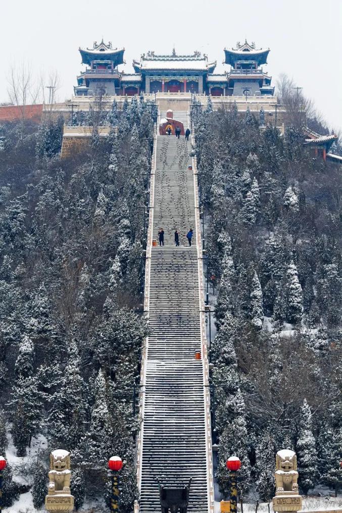 风光无限晋在眼前云雾缭绕大粮山不似人间似仙境