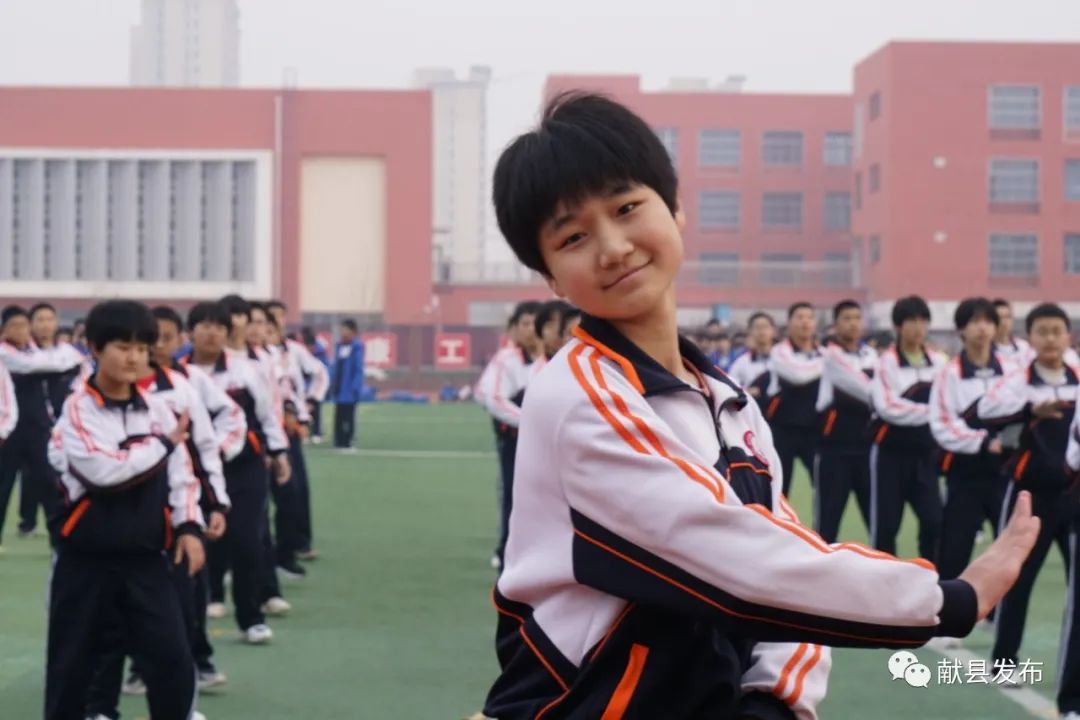 据悉,献县五中深入贯彻落实"双减"政策,积极开展阳光体育活动,持续