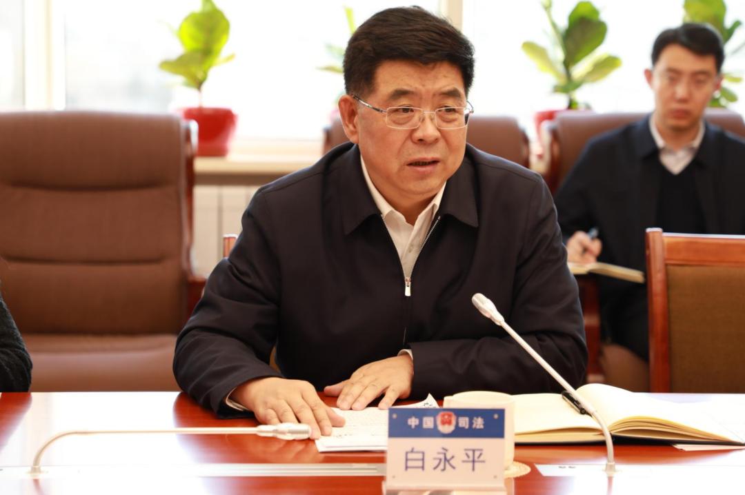 仪式由自治区司法厅副厅长贾莉主持,专家代表何卫平,吉雅,巴布在仪式