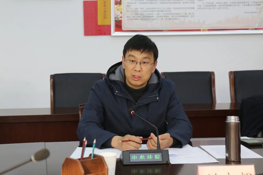 座谈会上,刘文辉院长向各位代表介绍省,市法院今年