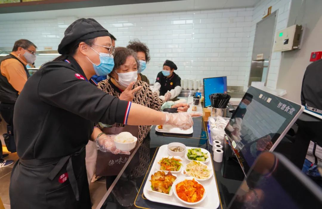 绣和科技 新华网财经观察丨冲锋衣爆火之下的乱象调查