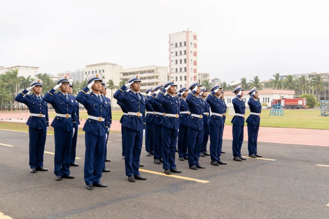 中国消防员礼服图片图片