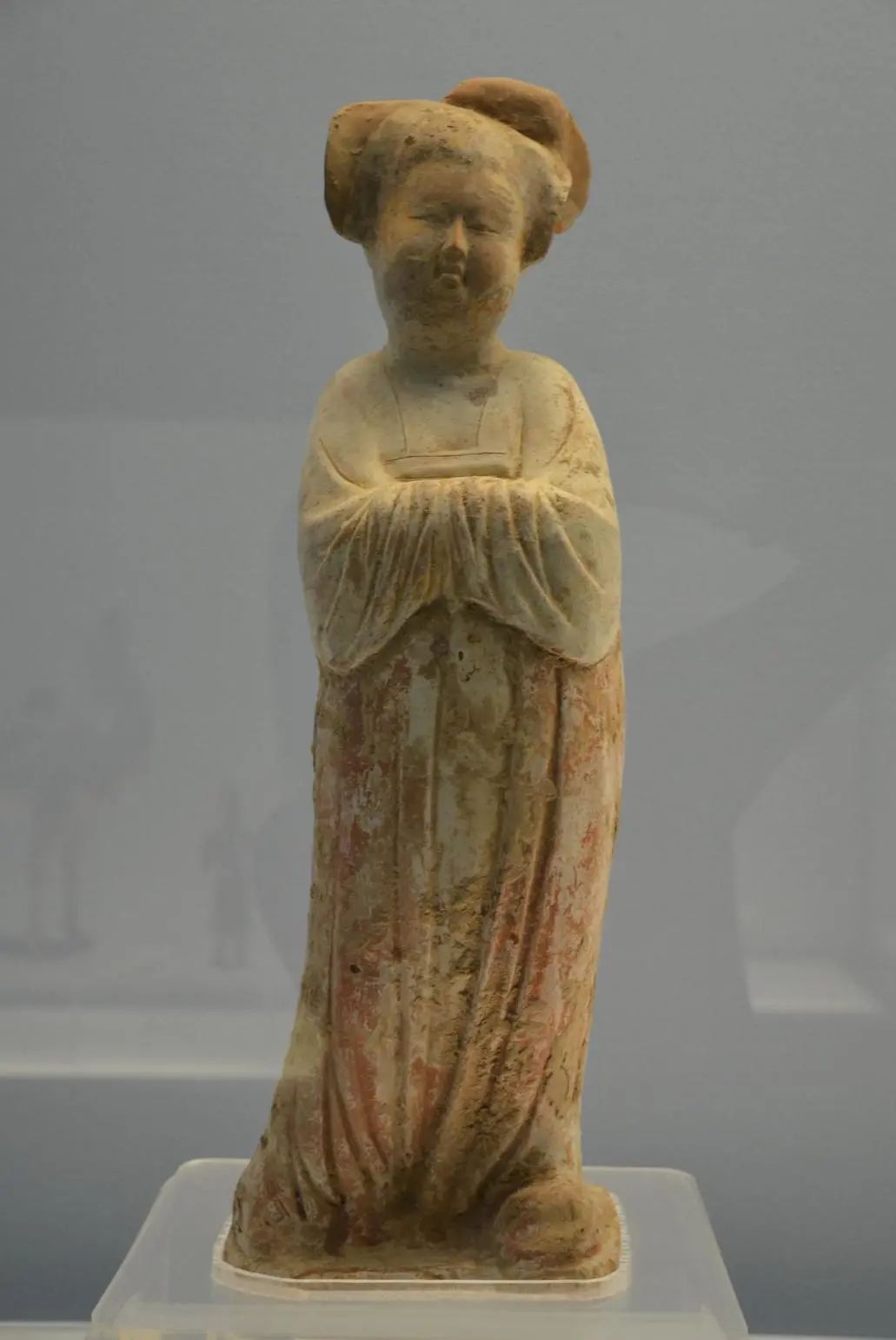 唐 彩绘陶侍女俑唐 彩绘陶贴金女俑左右滑动查看全部唐 彩色釉陶俑以