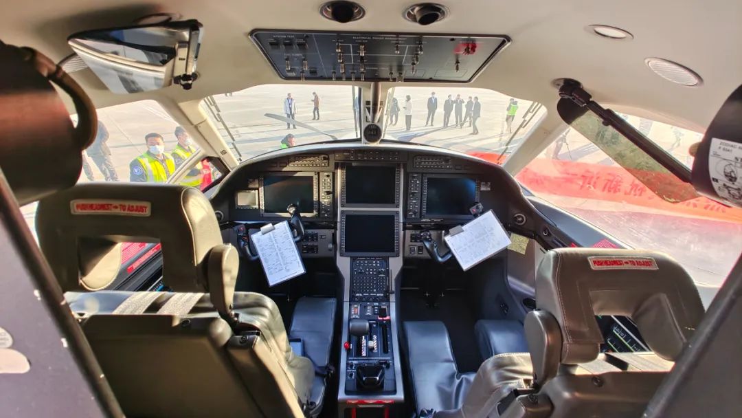 这架飞机舒适可靠航线使用的是性能卓越的瑞士皮拉图斯pc-12ng型飞机