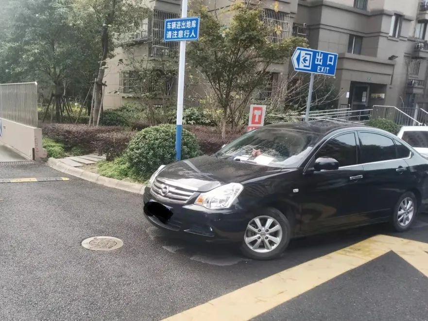 小区车辆违停多宝山这个小区整治三步走来解难