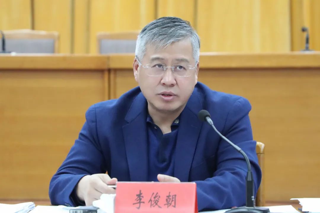 区委书记李俊朝主持召开重点指标调度会