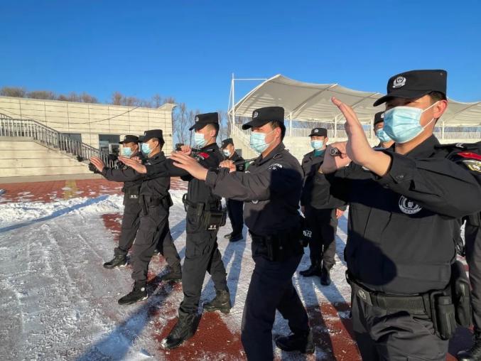 通過冬季大練兵活動的開展,切實提高了全體特警突擊隊員在低溫嚴寒