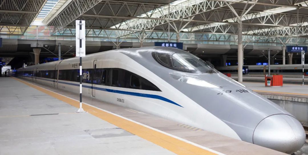 成渝双向奔赴日均约6万人次乘着高铁动车往返双城