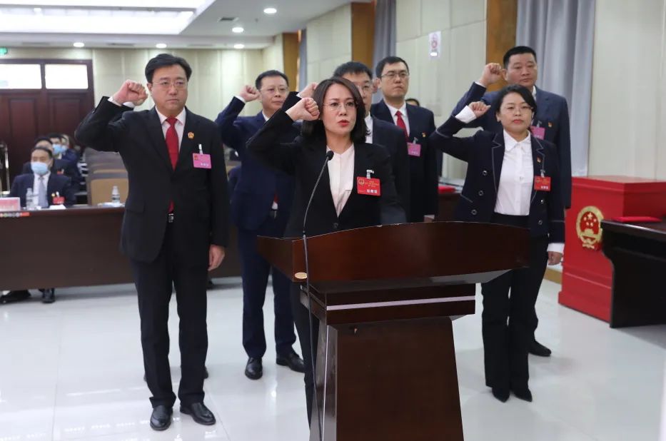 刘登斌当选红岗区人民法院院长