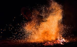 火之艺术：在巴布亚新几内亚，与森林里的拜宁人共舞