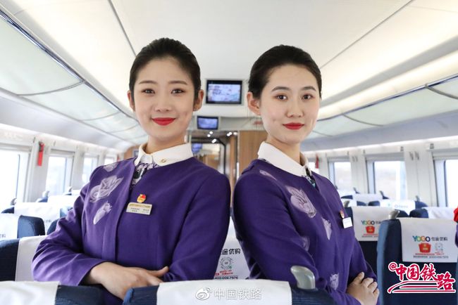 即将通车菏泽高铁乘务团队惊艳亮相服装有牡丹元素