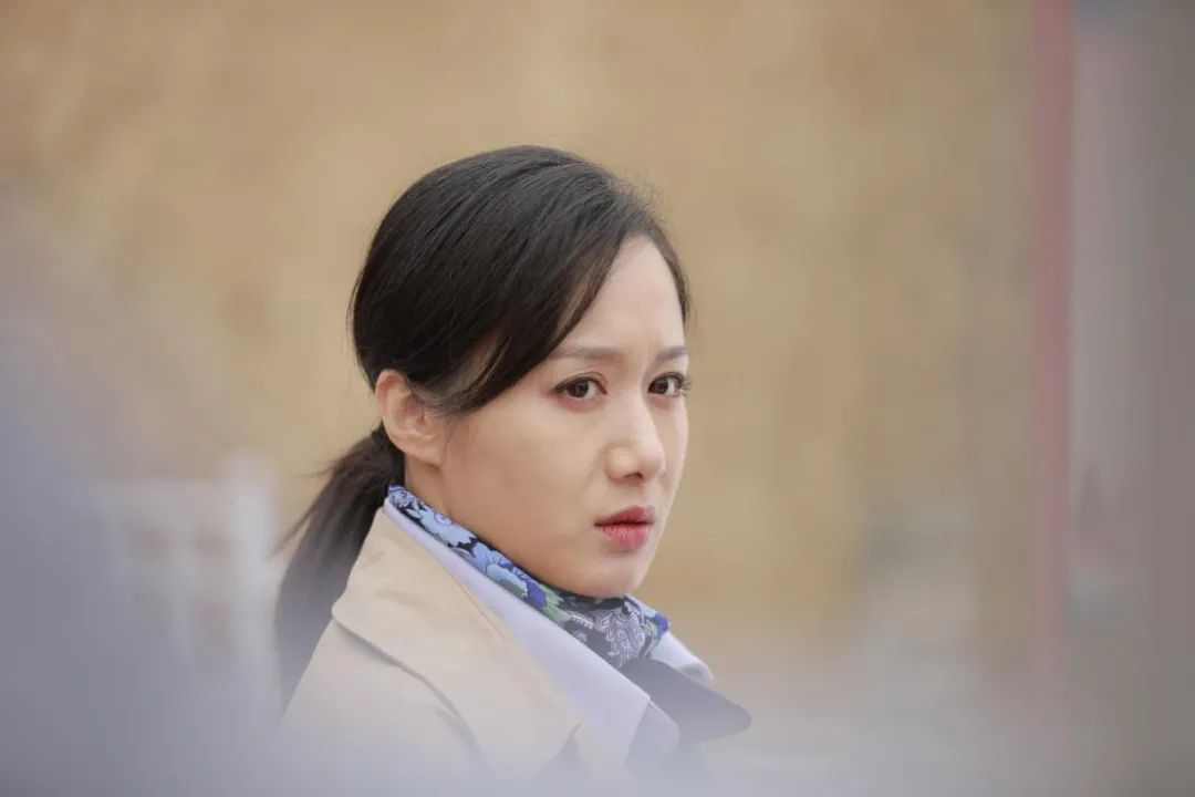 金帼英(王子伊饰演)——女,42岁左右,任南北高铁项目副指挥长兼总工程