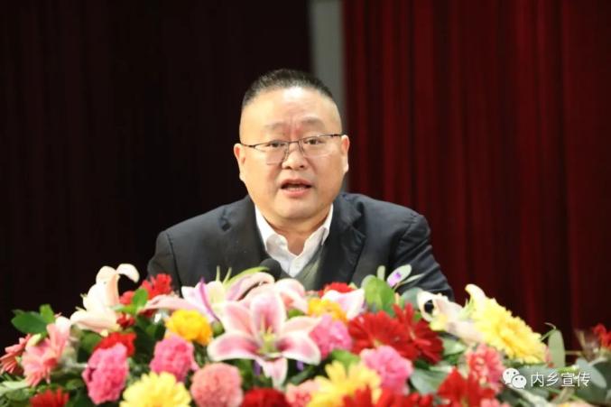 的副处级以上领导同志;牧原股份常务副总曹治年参加会议并在前排就坐