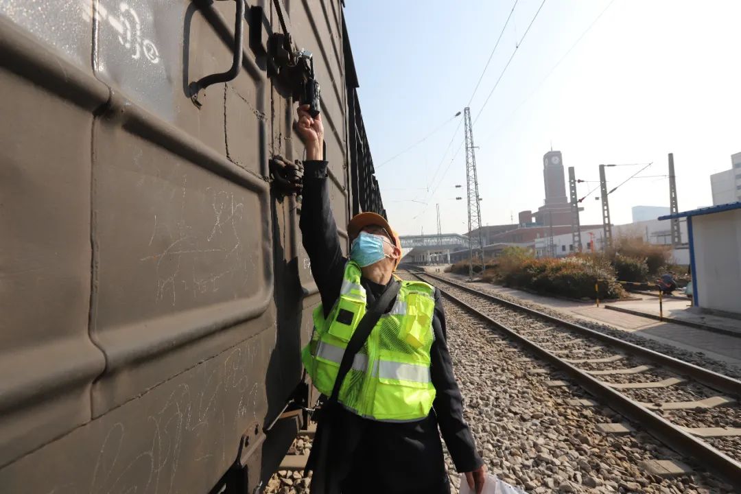 最美蘭鐵人鐵路貨運安全守護神