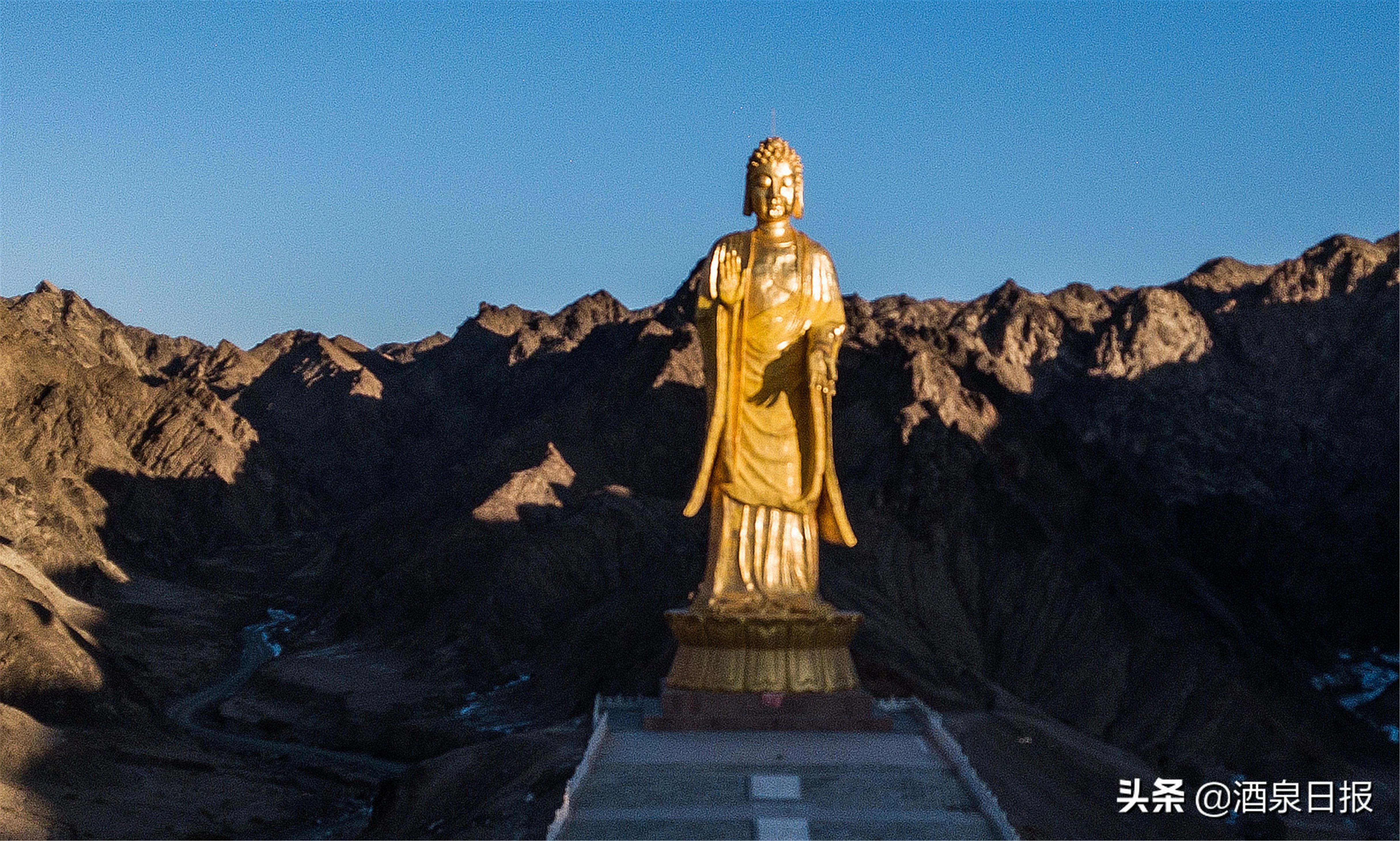 美景敦煌探访冬日敦煌三危山圣景