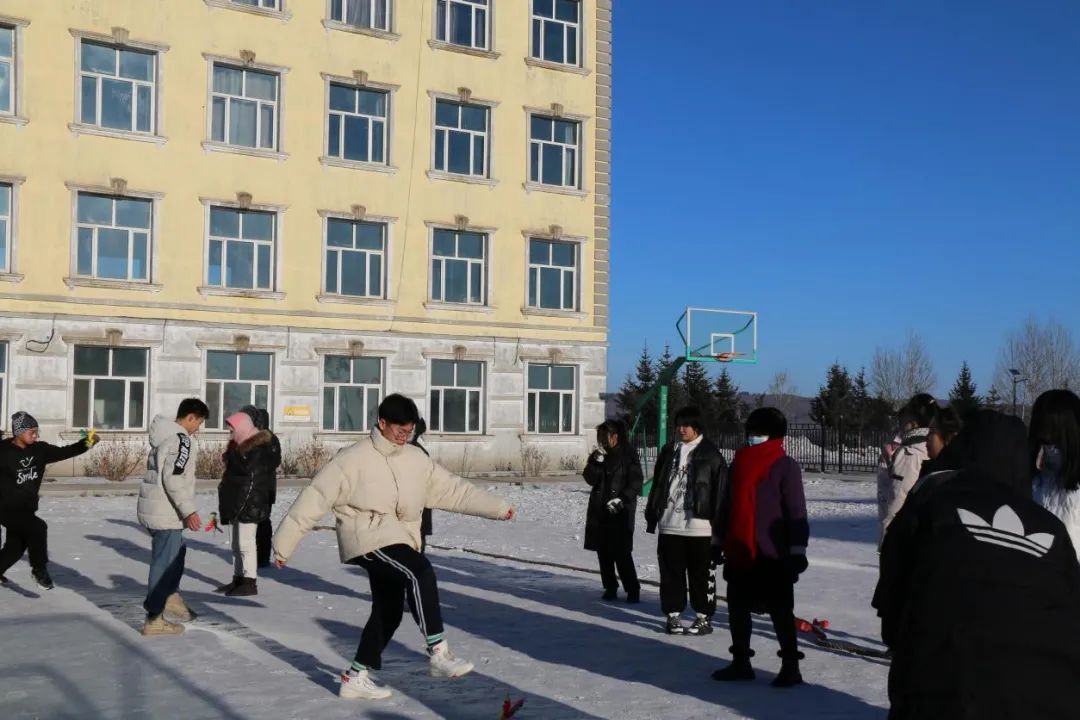 漠河市职业技术学校开展激扬青春奋勇向前冬季趣味运动会