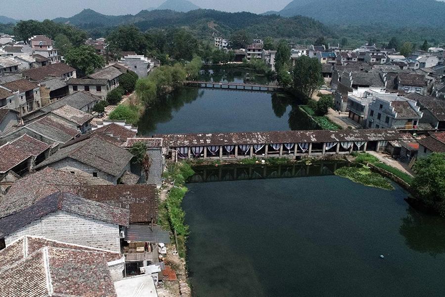 2019年8月23日,无人机拍摄的江西乐安县西南部流坑古村.图|新华社
