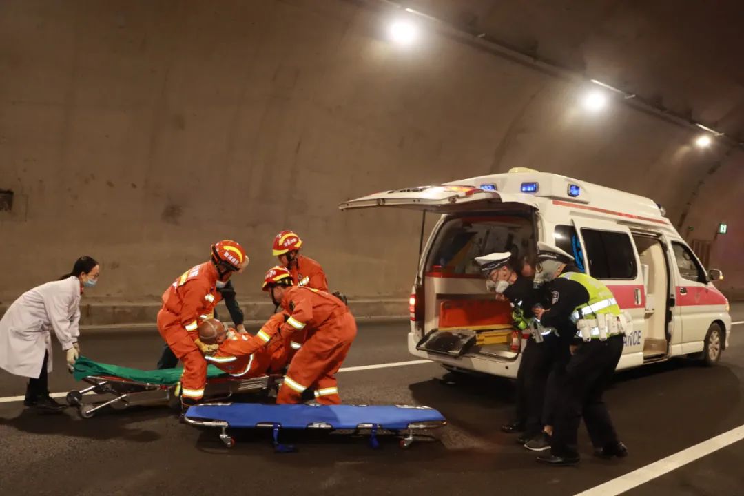 隧道火灾事故如何逃生?多部门联合演练教您自救!
