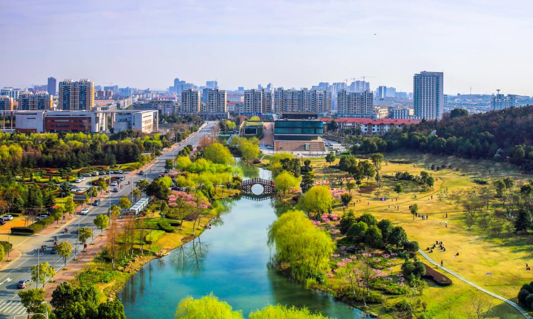 碧水悠悠,泽润山乡.苕溪两岸,风景如画.