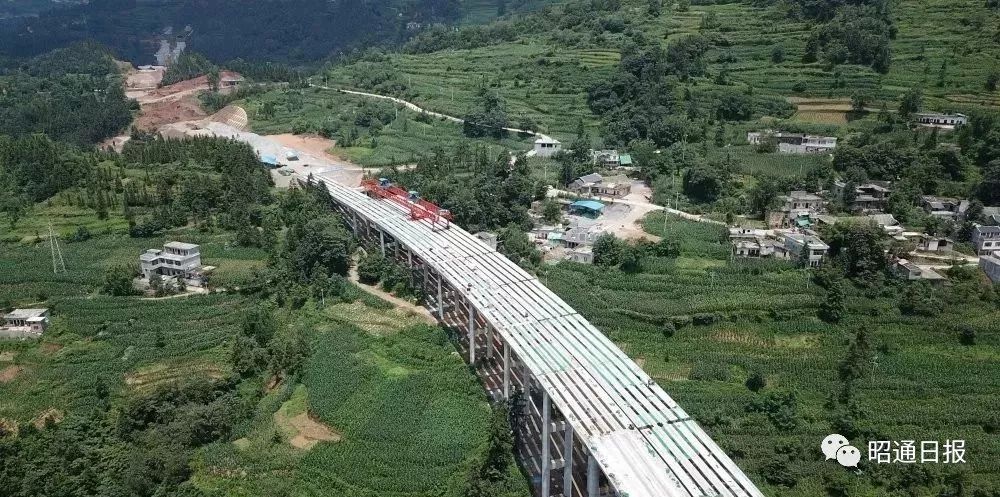 将与已建成的厦蓉高速,毕贵高速,内宜高速,乐宜高速等高速公路连接成