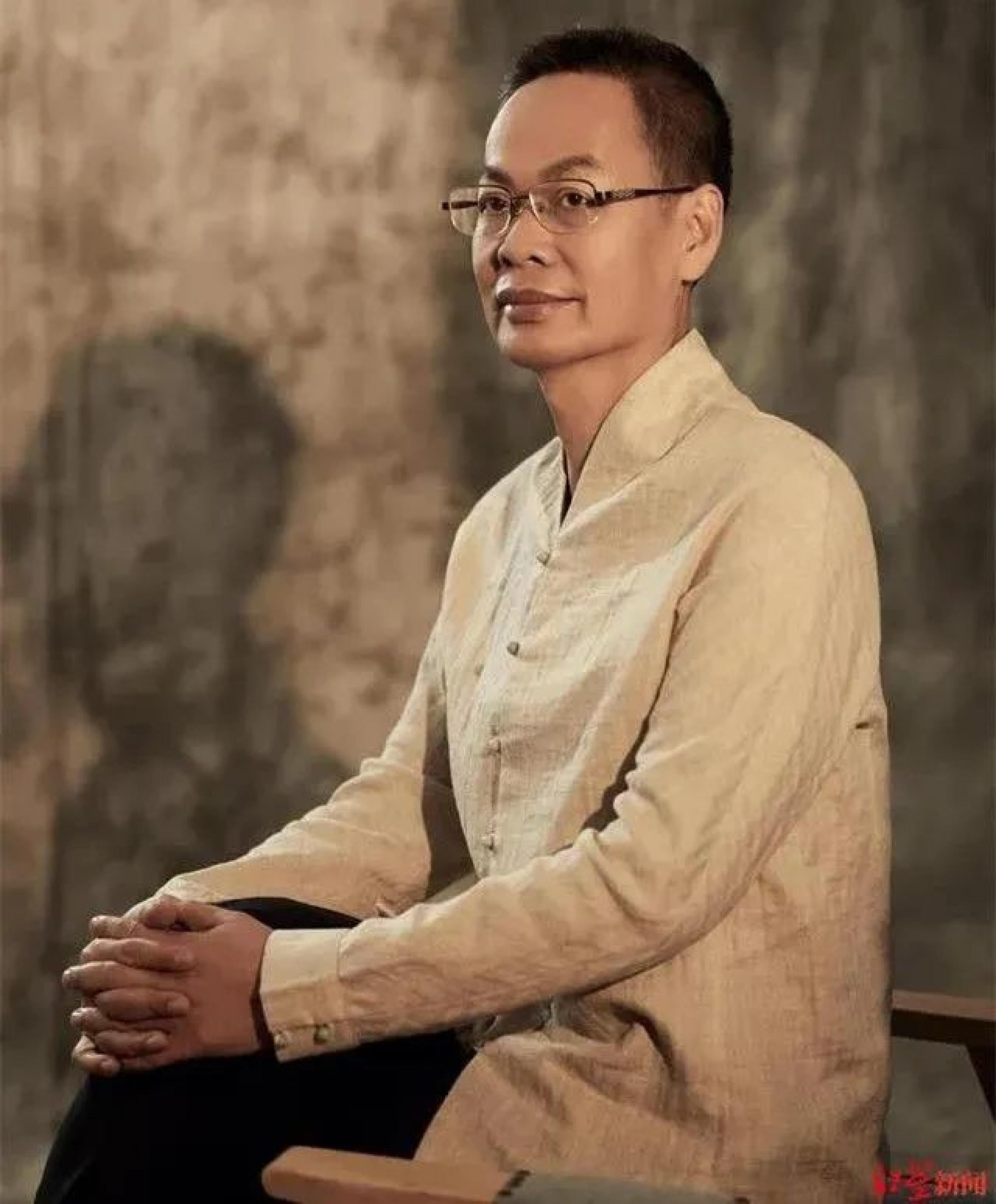 海南海口人,大益集团创始人,董事长兼总裁,勐海茶厂/勐海茶业有限责任