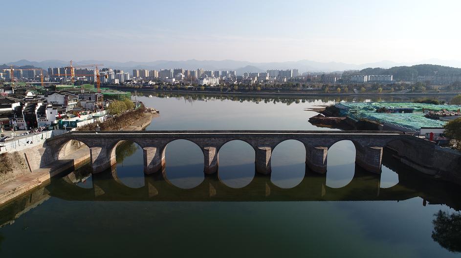 屯溪老大桥回来啦修缮工程通过竣工验收