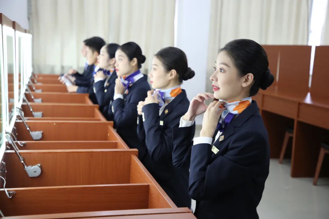 揭秘空姐空少是如何炼成的