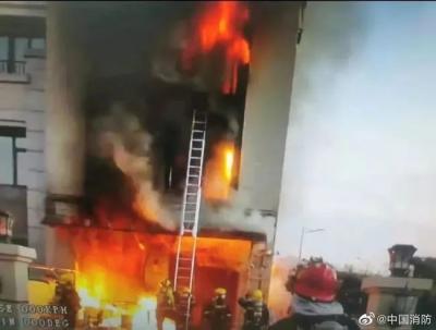 120车担架怎么用【法治热点】女子遭遇车祸后，又遭碾压，120到场救助又从担架上摔落，最终身亡，责任谁担？判决结果来…_https://www.jmylbn.com_新闻资讯_第6张