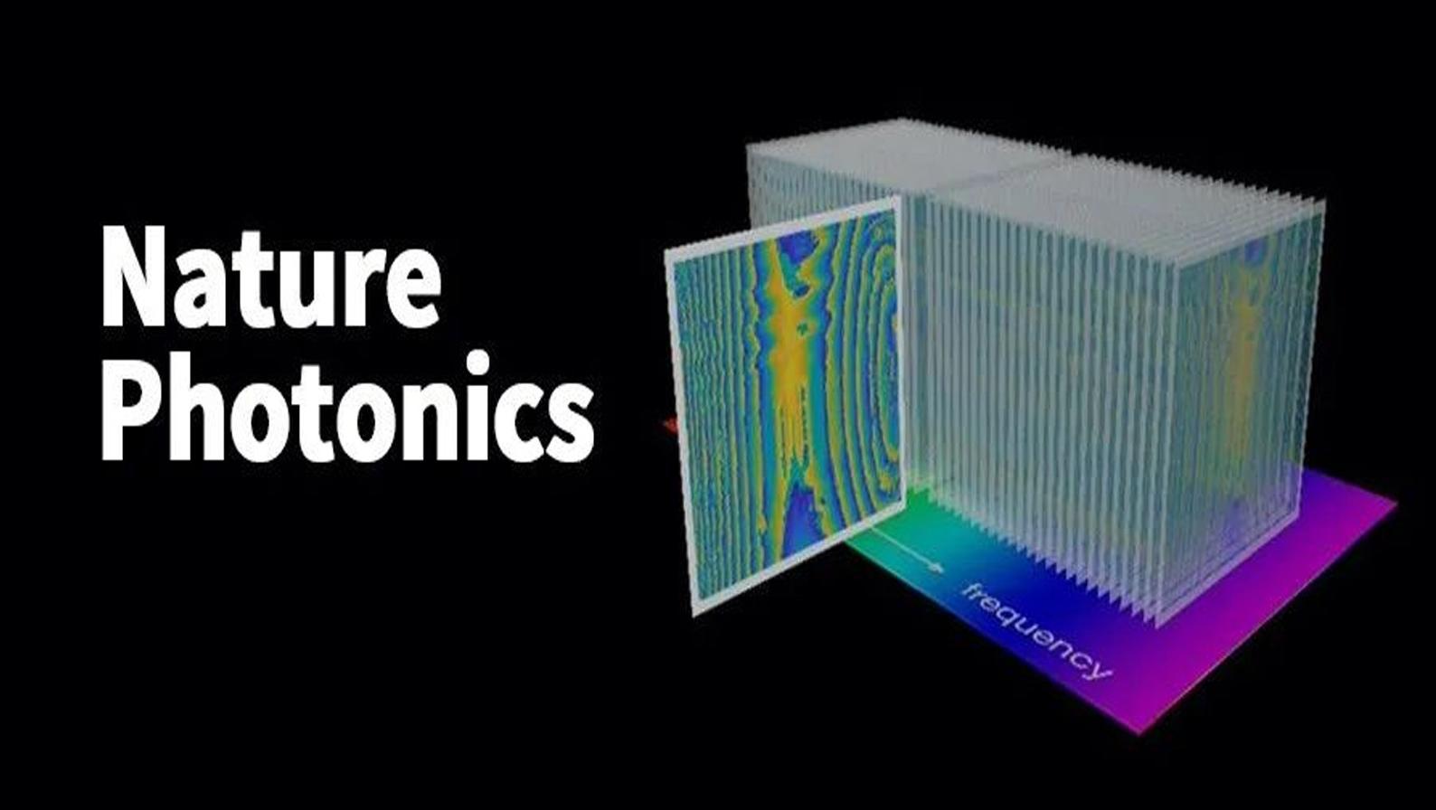 Nature Photonics：当全息遇见光频梳