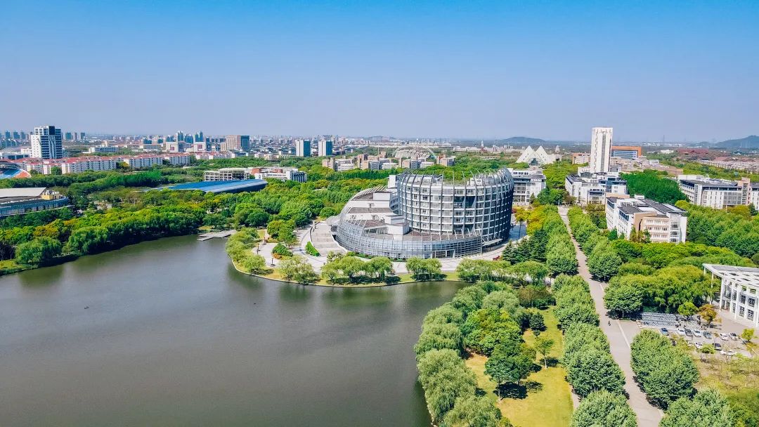 东华学院 澎拜新闻