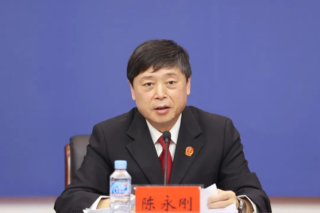 哈尔滨铁路运输中级法院党组书记,院长陈永刚通报情况黑龙江高院行政