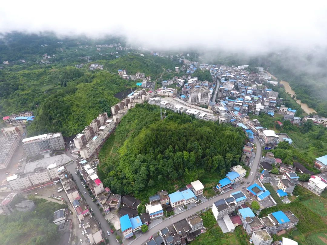 奋进跨越专访李家河镇党委书记熊茂平