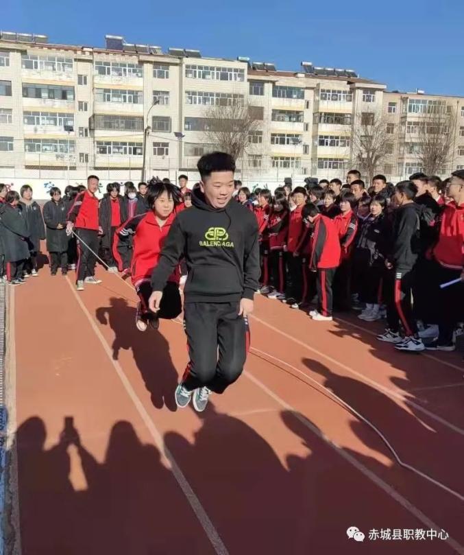相约冬奥扛红旗当先锋凌云赛场展现自我赤城县职教中心趣味体育活动进