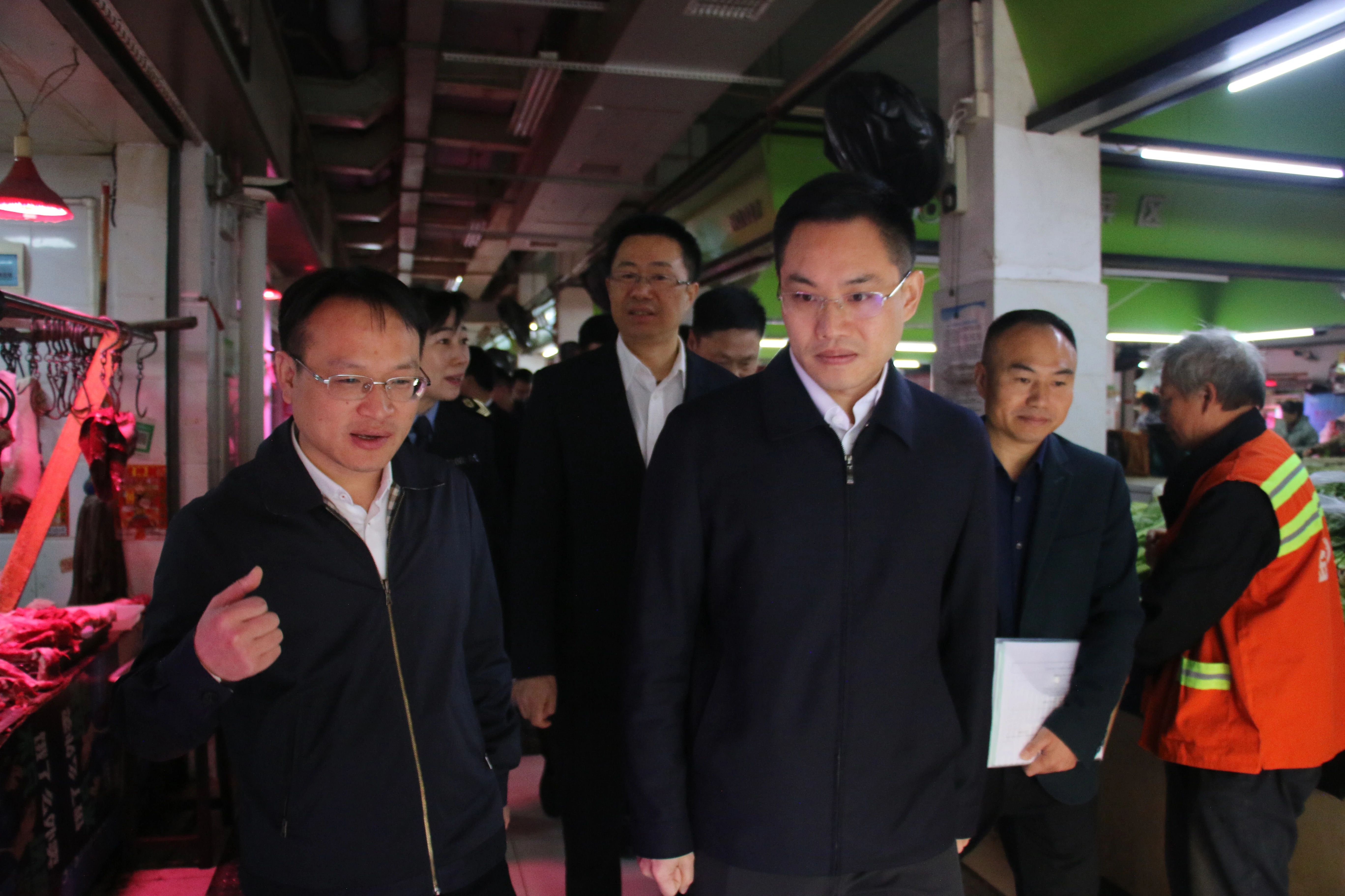 谢伟峰进行文明创建专项督查