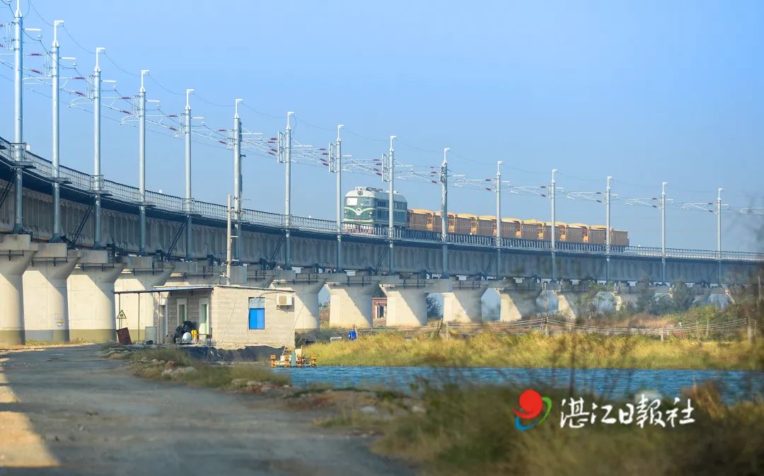 普速铁路运输能力明显提升黎湛铁路,河茂铁路完成电气化改造东海岛