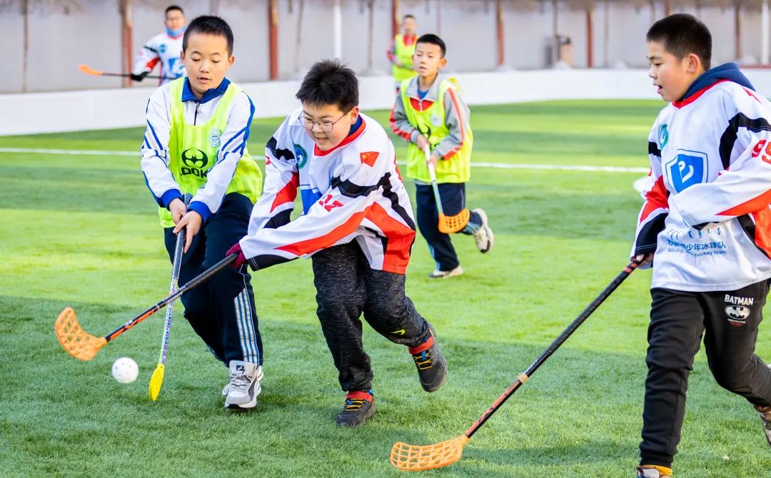 曲棍球运动进校园