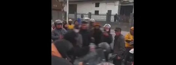 15岁女生当街暴打母亲,是谁把她逼成“坏人”的? 15岁女生当街暴打母亲,是谁把她逼成“坏人”的?