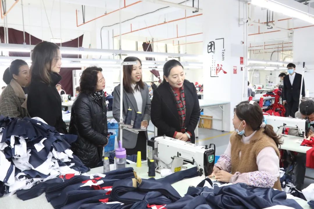 农布央宗在怒江宣讲党的十九届六中全会精神并调研妇女工作