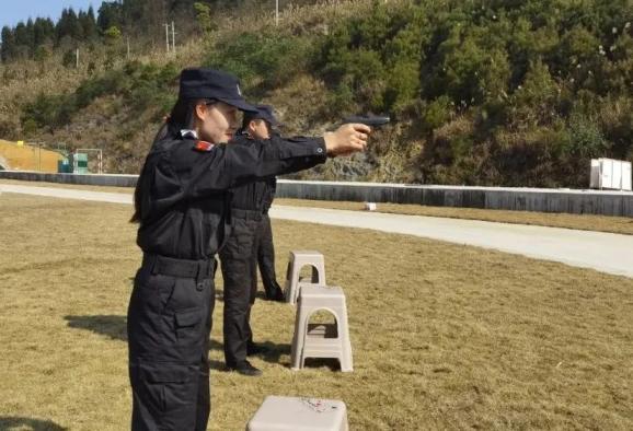 麻江法院司法警察大队开展实弹射击训练