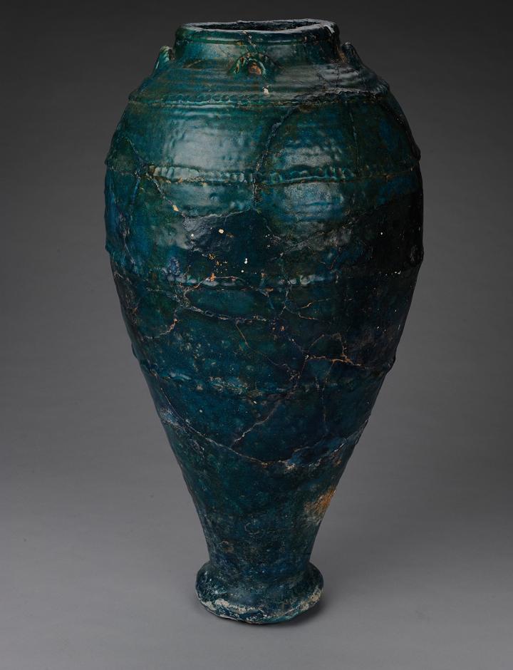 福建省五代十国时期孔雀蓝釉陶瓶首登《国家宝藏》