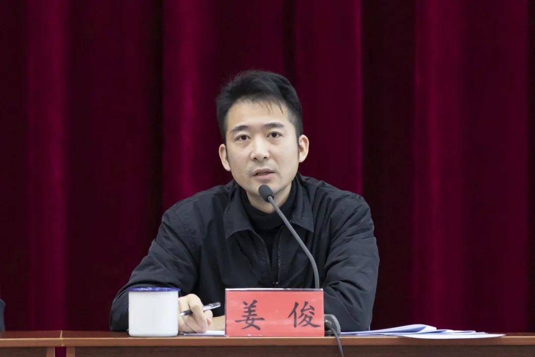 副镇长姜俊部署春节期间安全生产,低温雨雪冰冻灾害应对工作.