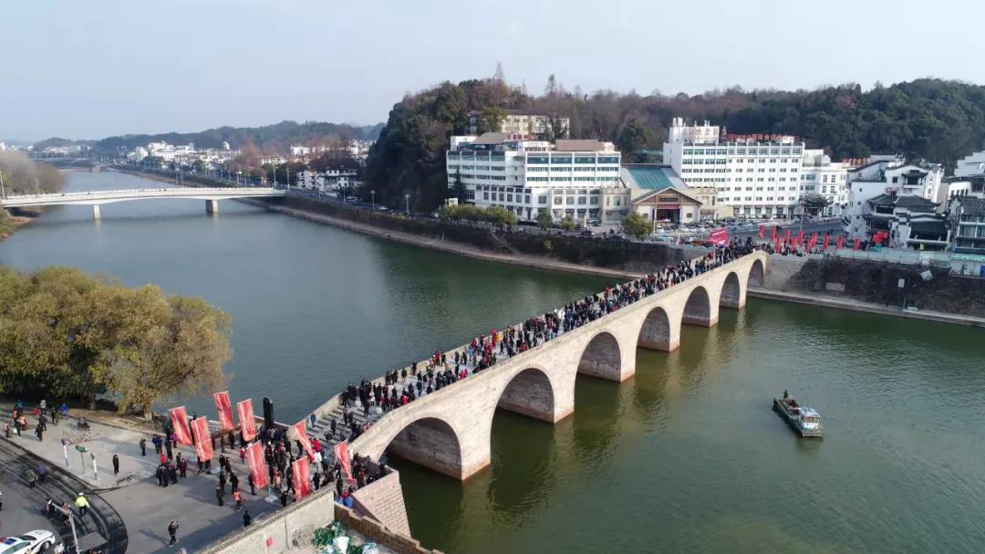 今天屯溪镇海桥修缮工程竣工正式通行