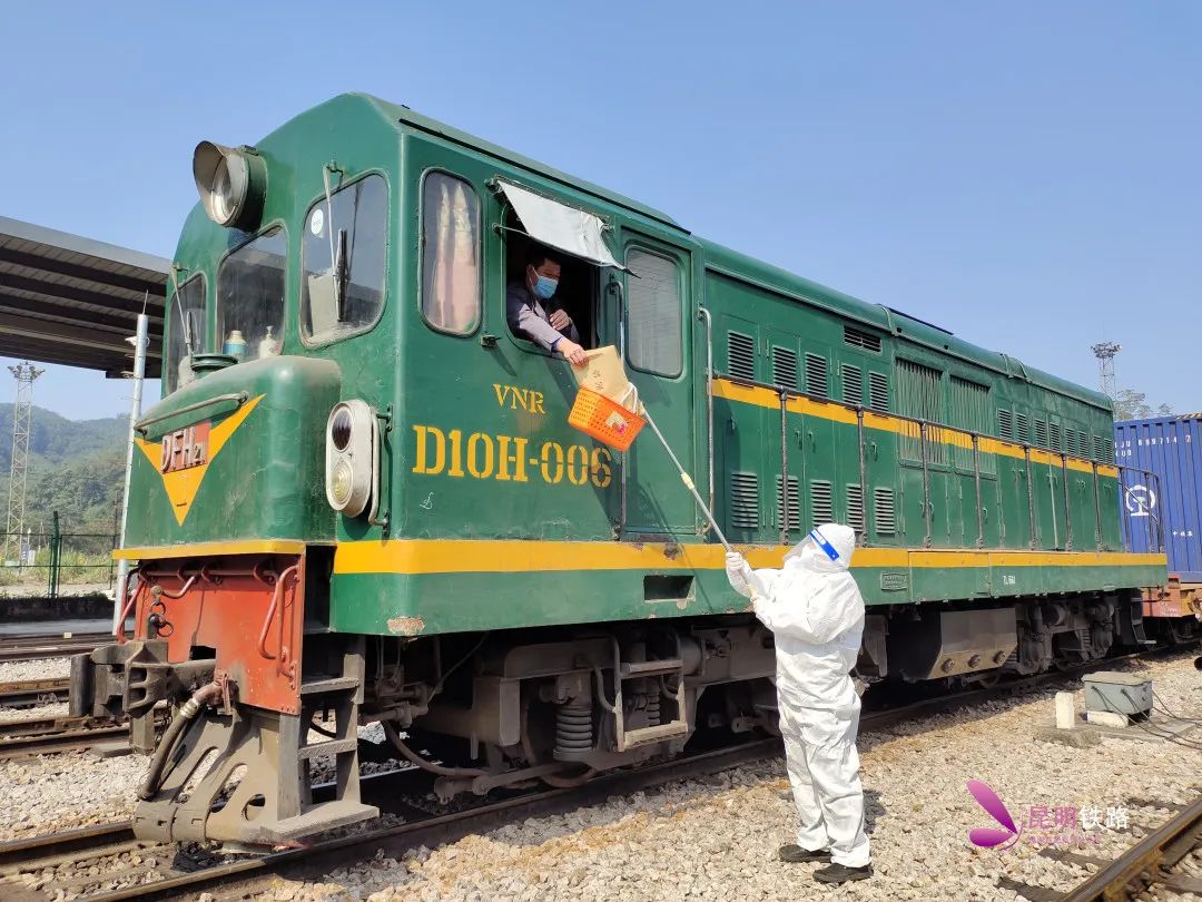 滇越铁路开通111年今挥别尾部守车