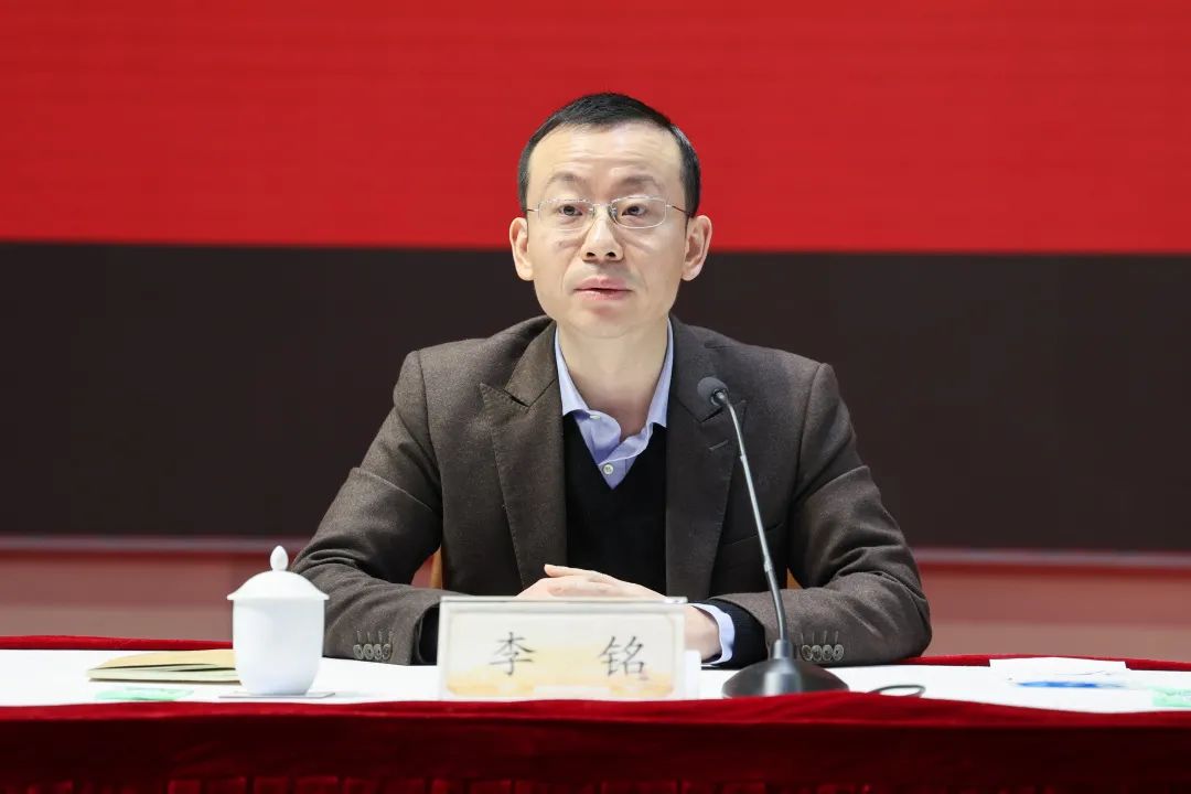 区委常委,统战部部长张恂出席并通报七届政协委员产生过程.