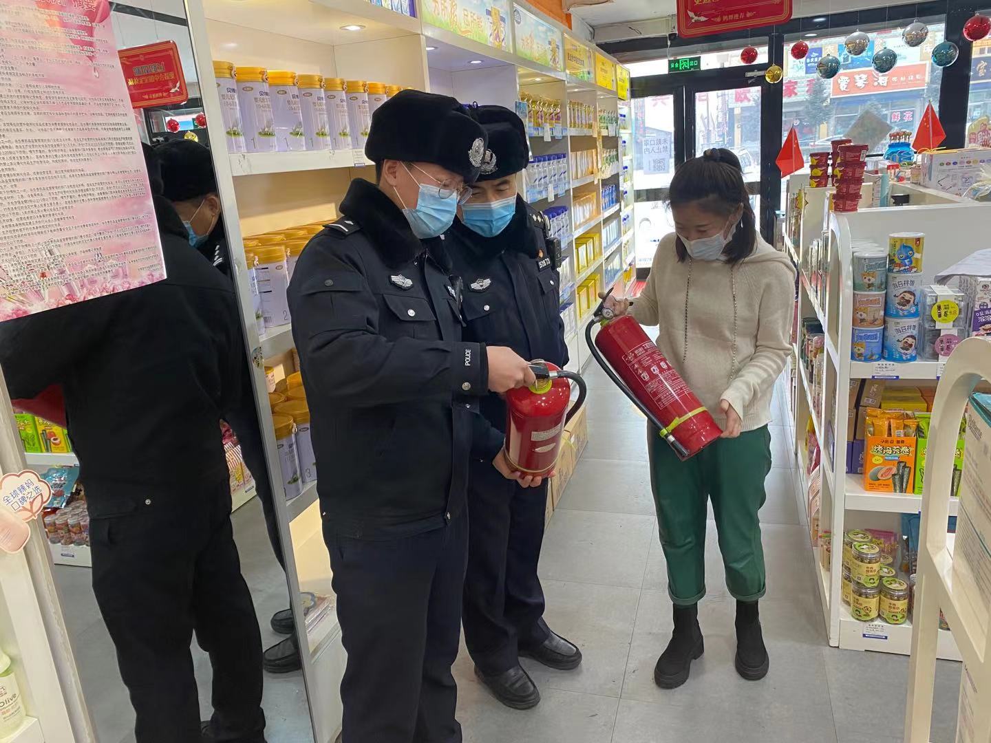 垦区公安局齐齐哈尔分局查哈阳派出所开展九小场所消防安全检查工作