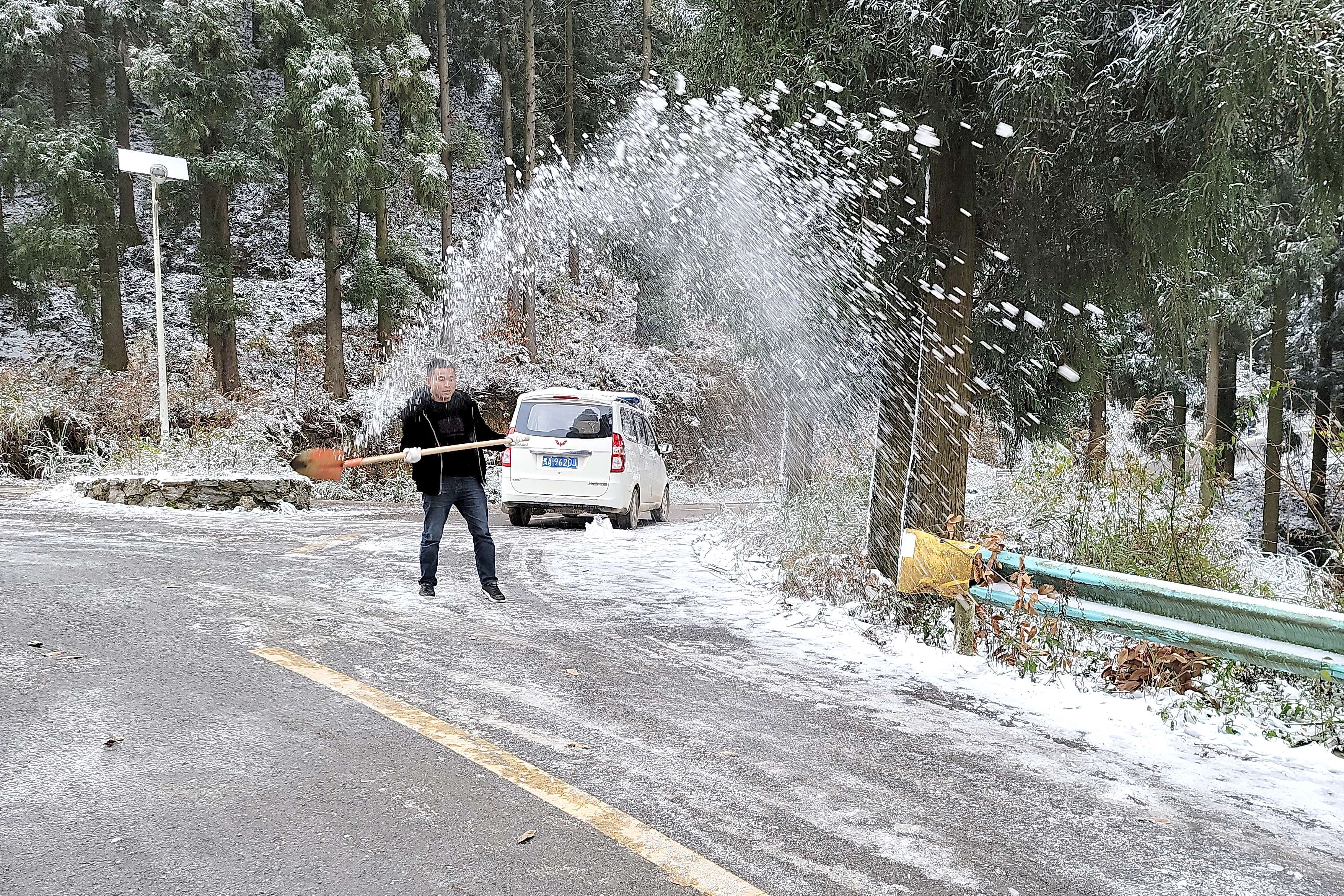 寒潮低温天气学生停课一天观山湖区未发生严重凝冻现象