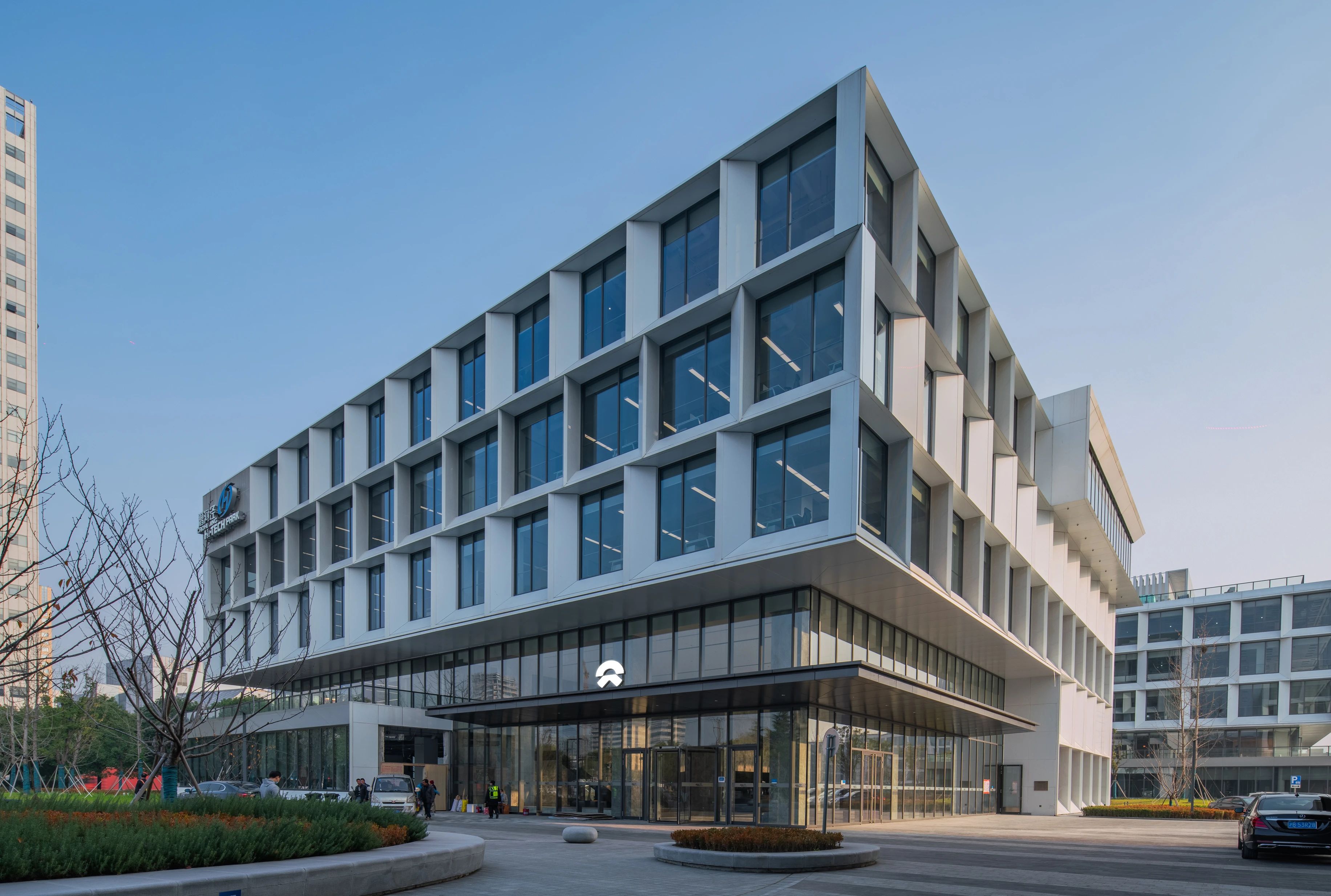 蔚来在漕河泾科技绿洲园区开设办公区,承担起营销,新产品开发及相关