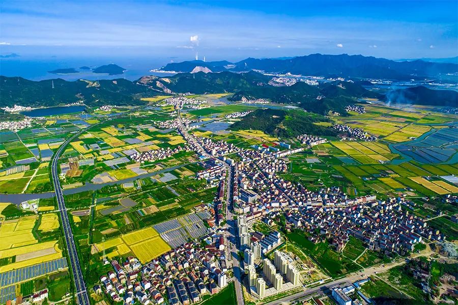 社论向海而歌奋力建设现代化新港城热烈祝贺三门县第十四届党代会第一