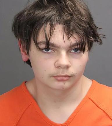 美国15岁少年在学校屠杀同学时他父母却在忙着出轨和嗑药